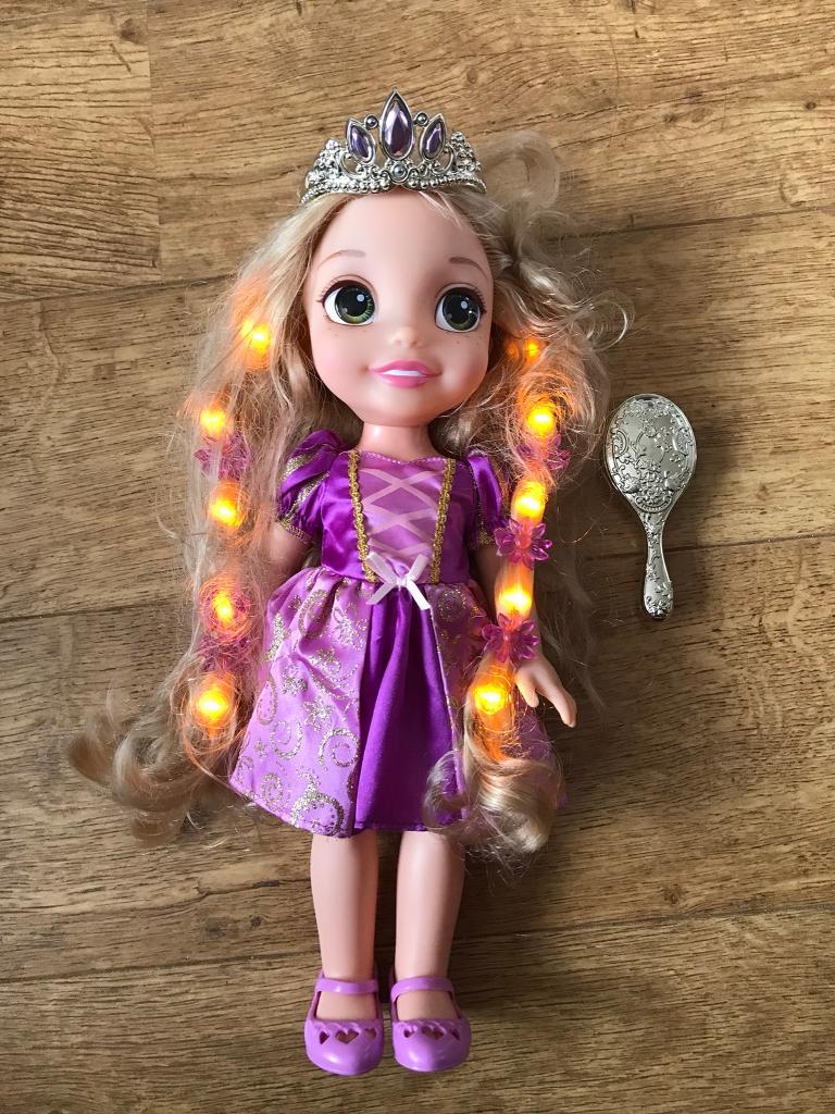 rapunzel glow and style doll